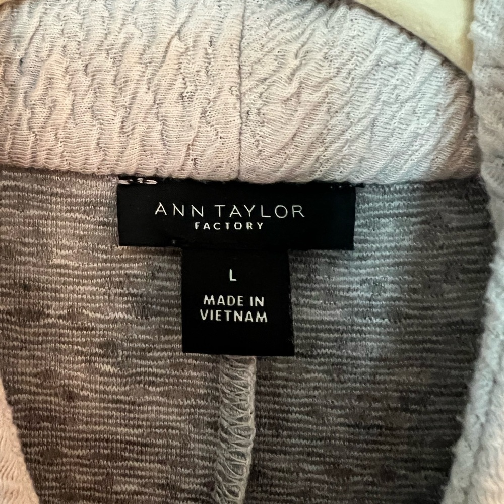 Ann Taylor Factory Light Gray Open-Front Textured Cardigan - Picture 4 of 4